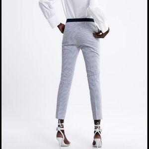 NWT beautiful Zara mid-rise dress pants. Elastic waist on back. XS white/navy